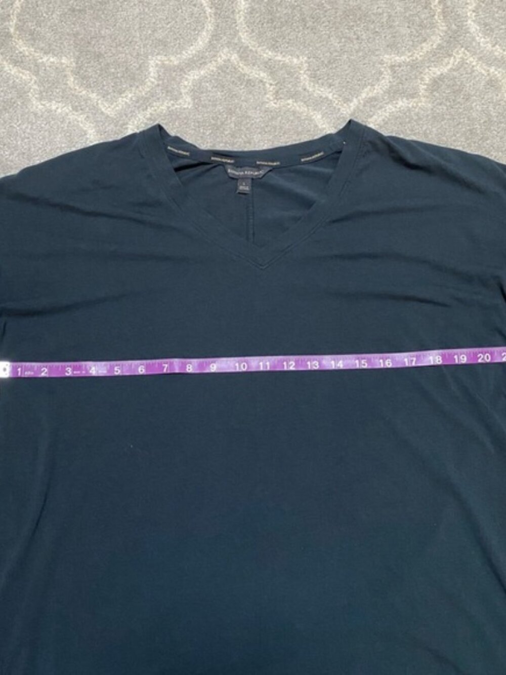 SOLD - Black Banana Republic V Neck Cotton Blend Tee Women’s  Large - Picture 7 of 8